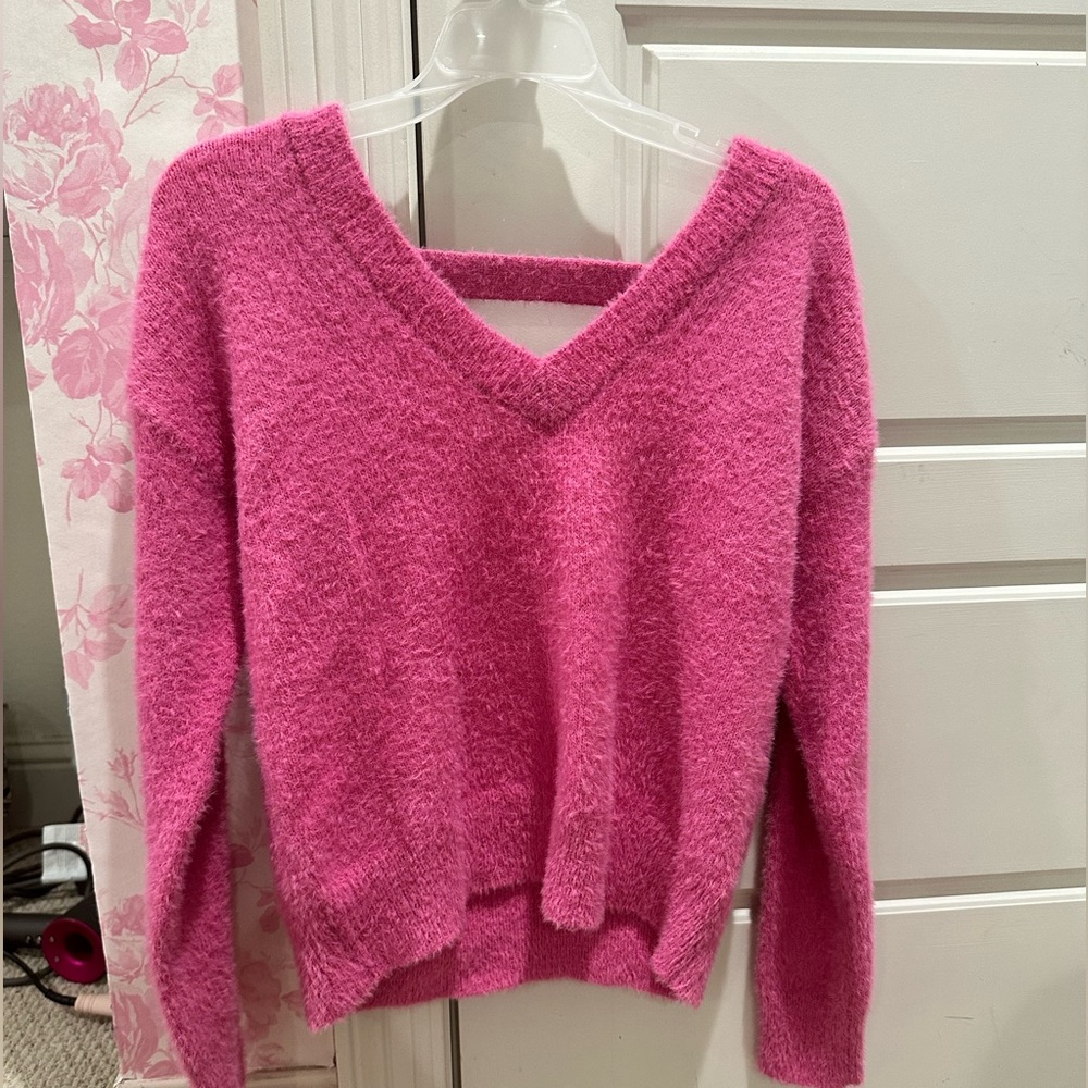 Jessica Simpson pink sweater